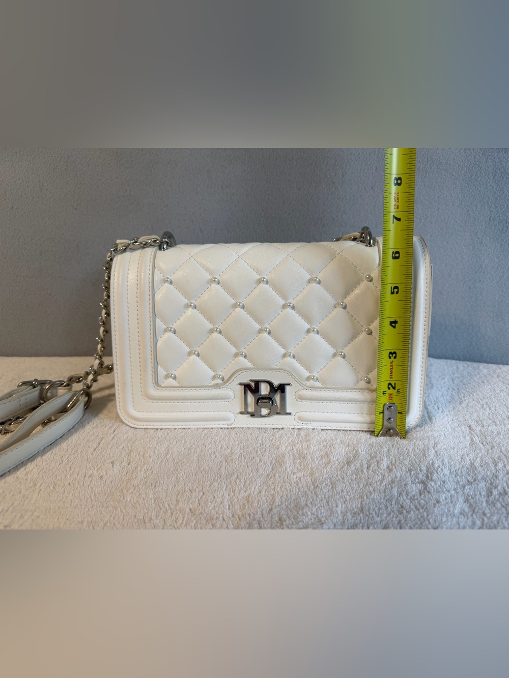 Badgley Mischka Bridal White Letter Lock Quilted & Pearl's Crossbody - Picture 13 of 13